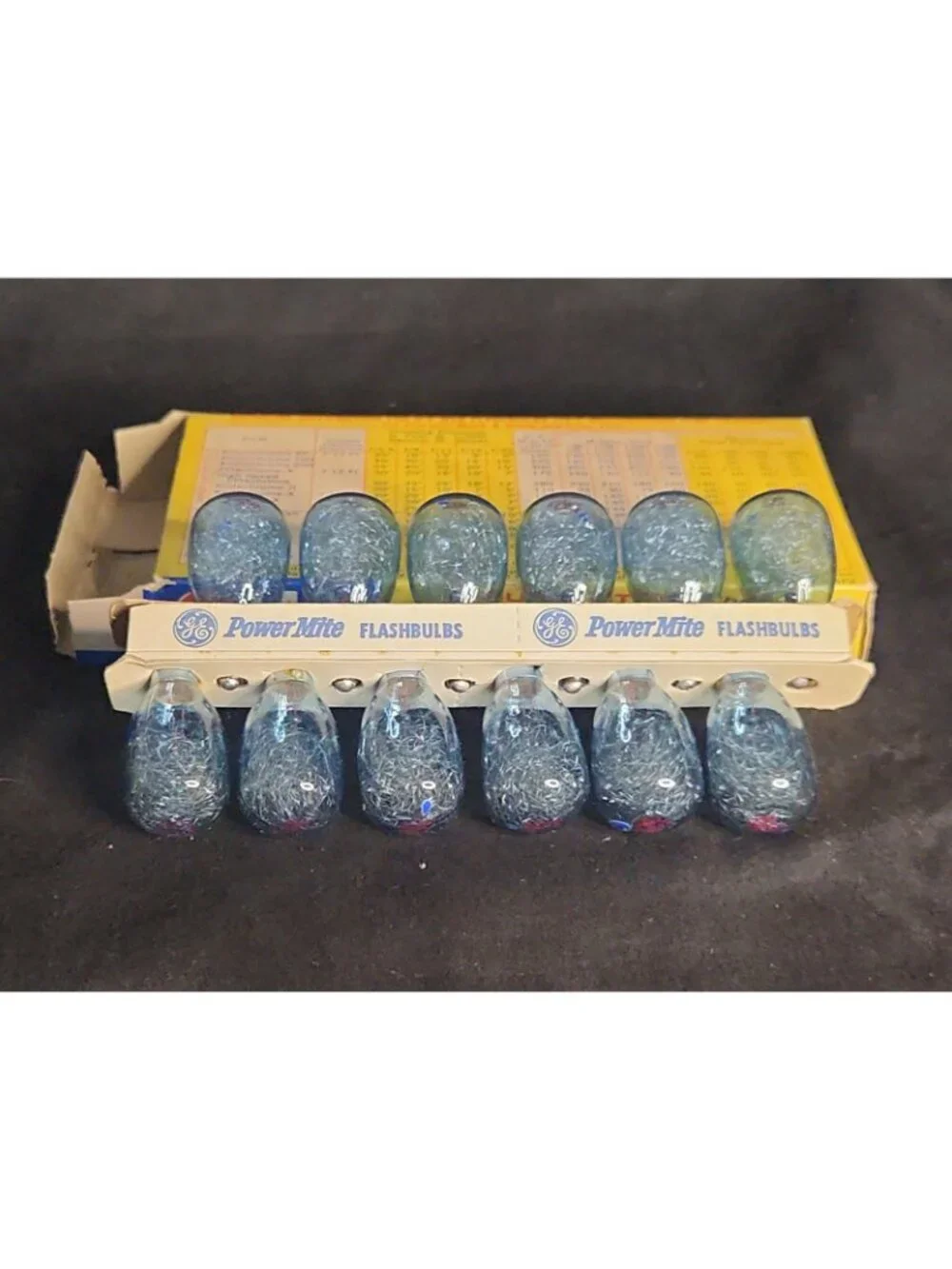 Vintage GE Power Mite Flashbulbs M3B Blue Bulbs 1 Box 12 Bulbs